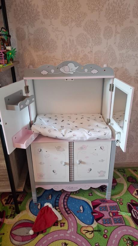 Drevena skrina pre babiky,