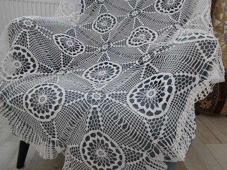 Veľký biely obrus ručne uháčkvaný biely, 