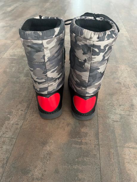 Snehule moschino 35/36, moschino,35