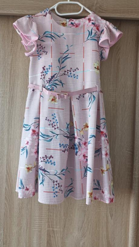 Dievčenske spoločenske šaty., 146