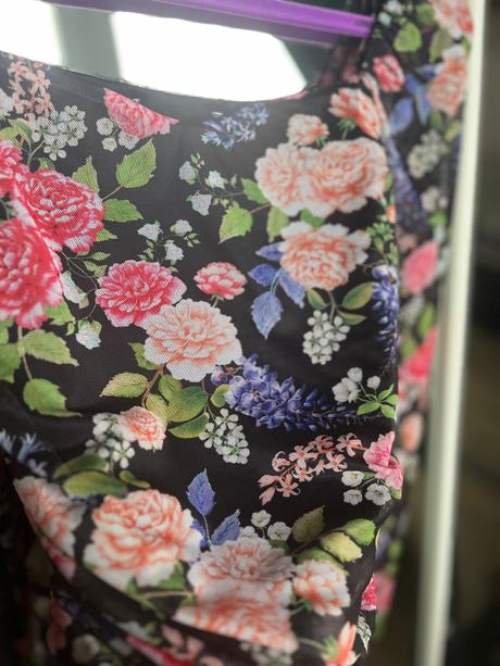 Kvetovaný tylovy top s dlhym rukavom nariasený, s