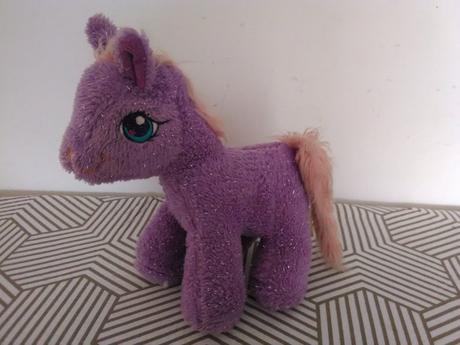 Plyšová hračka fialový konik,