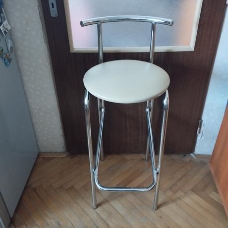 Barová stolička,
