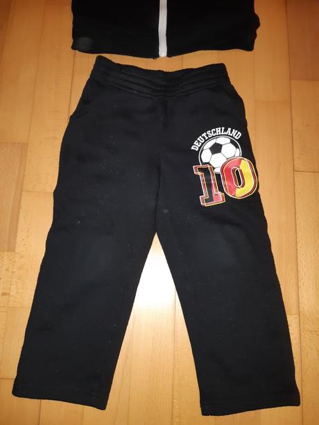 Veľmi pekná tepláková súprava, 104