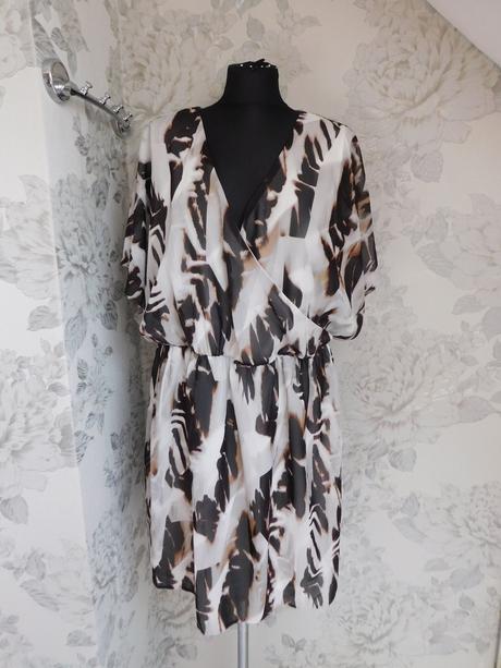 Pekne trendy elegantne šaty, atmosphere,44