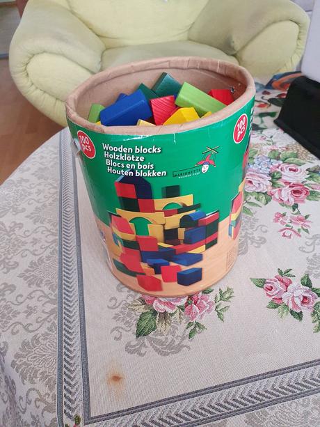 Predám 135 ks drevených kociek na stavanie, 