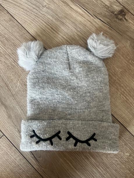 Čiapka s brmbolcami, 