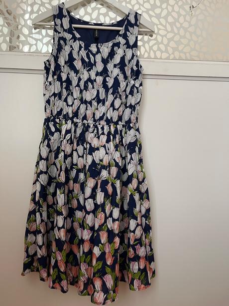 Kvietkovane šaty, 34