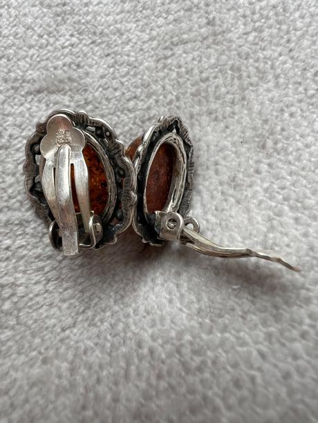 Jantarove nausnice zo striebra,