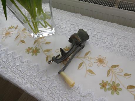 Mlynček na mak-ideal-m iii, čechoslovákia, 