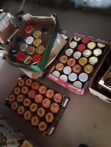 Flasky a vrchnaky na med (z medu), 