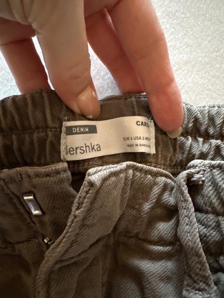 Cargo nohavice, bershka,s