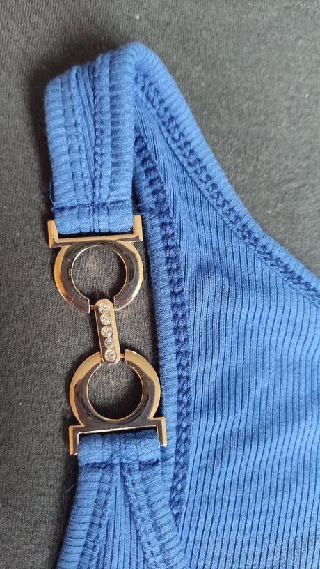 Tielko raz oblečené, m