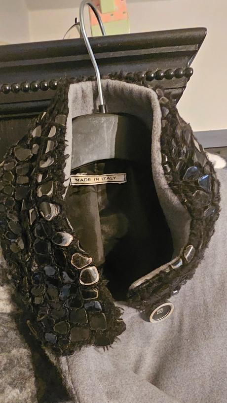 Extravagantny taliansky kabát do pol stehien, 40