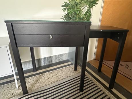 Rozťahovací stolík so šuflíkom, 