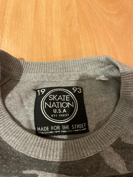 Tenšie svetríky, 158