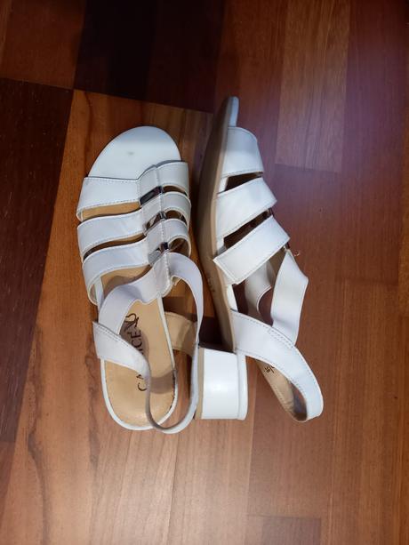 Kožené sandále biele caprice, 38