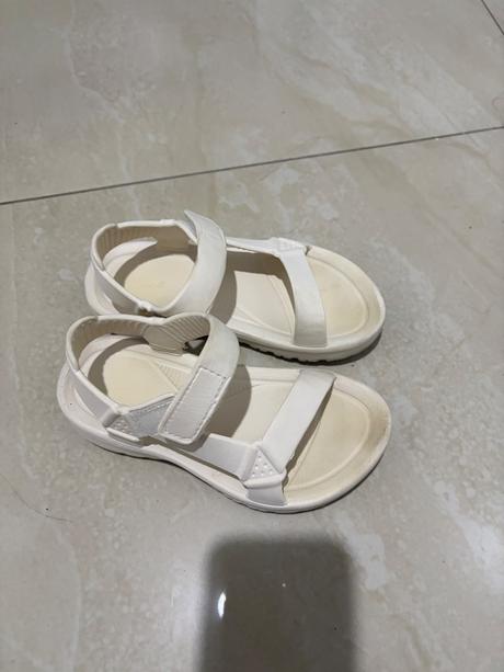 Pohodlné sandálky, 31