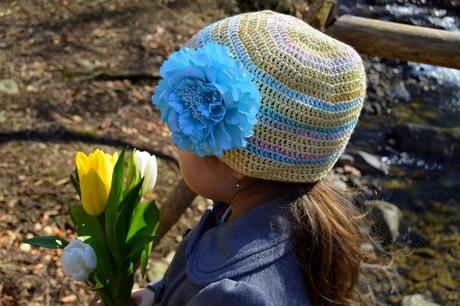 Háčkovaná čiapočka s kvetom, <50 - 158