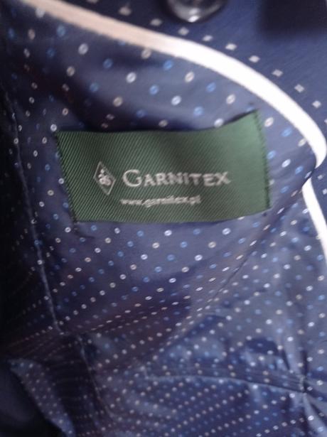 Oblek tmavomodrý, 182