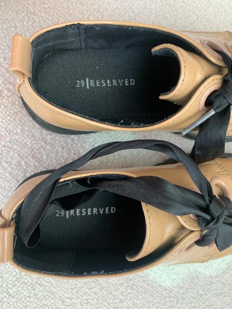 Poltopanky, reserved,29