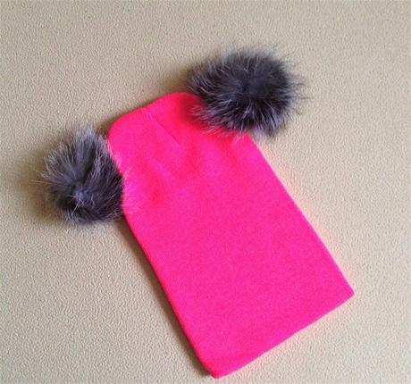 Cyklamen beanie ciapka s pravymi bambulkami liska, l / m / s