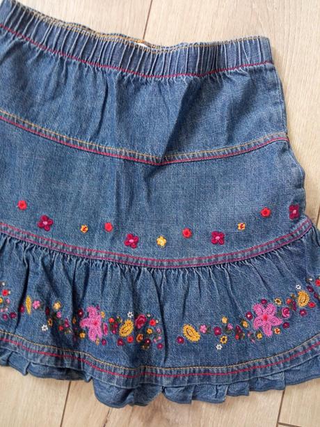 Kvetovaná džínsová sukňa s volánikom (104), f&f,104