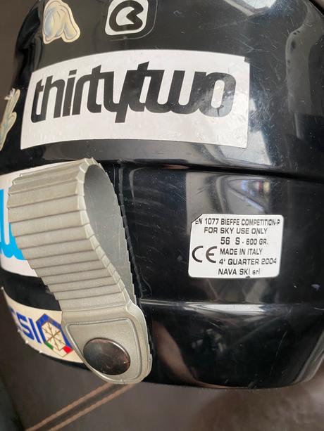 Lyžiarska prilba, s