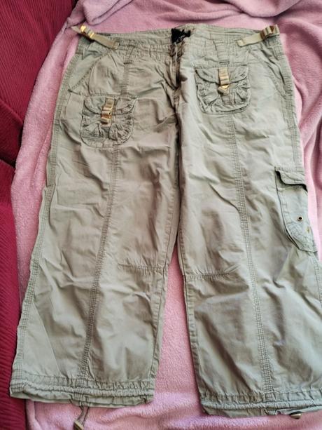 Tristvrtove nohavice, 40