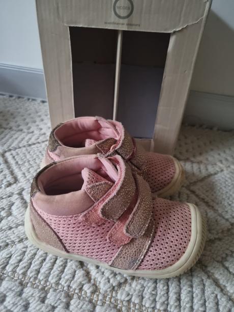 Ruzove tenisky zn. woden, 22