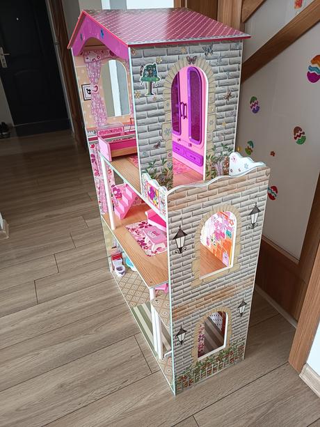 Barbie dom s výťahom a príslušenstvom, 