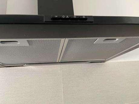 Elektircka rúra s doskou a digestor,