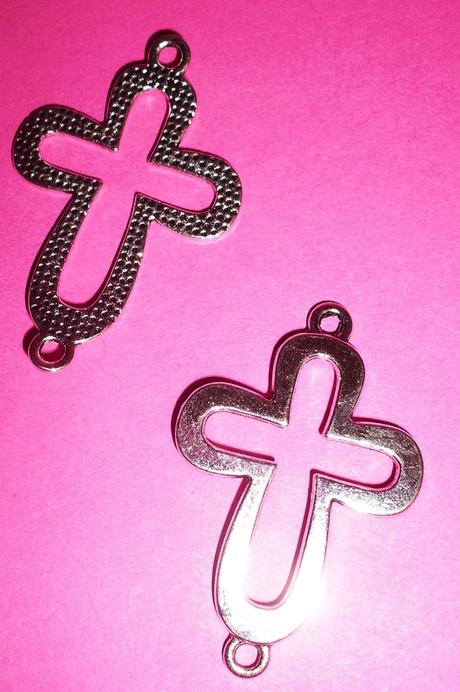 Kovový komponent v tvare krížika, 