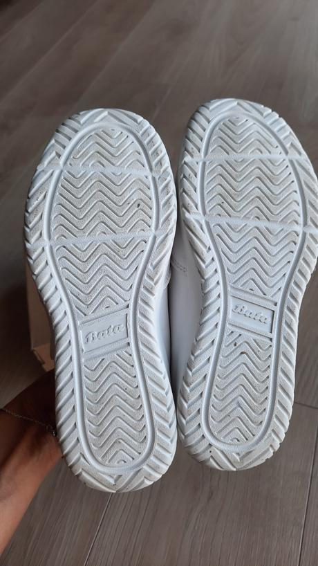 Tenisky, baťa,32