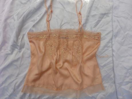 Velmi pekny slavnostny top, 40