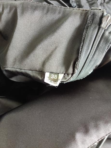 Spoločenské šaty, 38