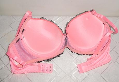 Romanticka podprsenka, 90aa