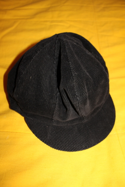 Čierna menčestrová čiapka - bekovka, 52