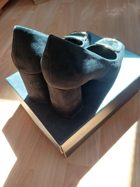 Čierne elegantné lodičky so zlatou prackou, 37