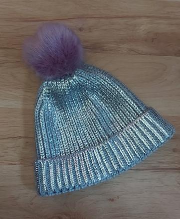 Úžasná strieborná čiapka, f&f,116