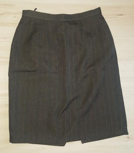 Kostým v odtieňoch zelenej, 42