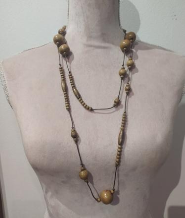 Náhrdelník z drevených koraliek, 