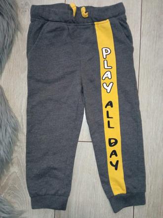 Chlapčenské sivé tepláky s nápisom (92), 92