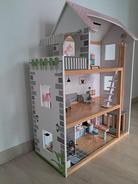 Predám domček pre bábiky, 