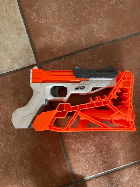 Nerf sharpfire - pištoľ na penové náboje, 