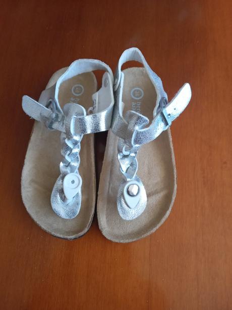 Strieborne šľapky, 28