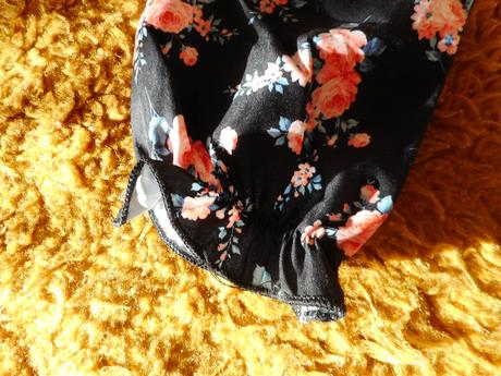 Dievčenské šaty s kvetinkami, 134