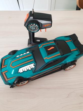 Auto hotwheels na diaľkové ovládanie,