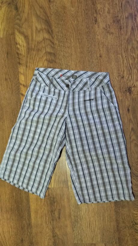 Tristvrtaky autority, authority,xs