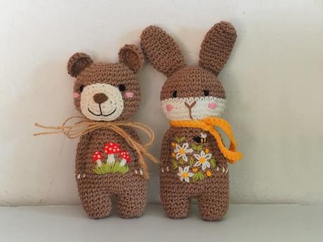 Macko, zajko s vyšívaným bruškom - rôzne farby, 